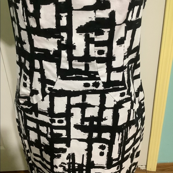Geometric design dress - Picture 3 of 4